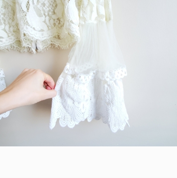 Lace Crop Top with Tulle Bell Sleeves Chelsea size small  like new without tag - Picture 6 of 12